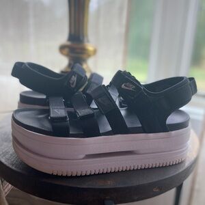 Women’s Nike high top sandals